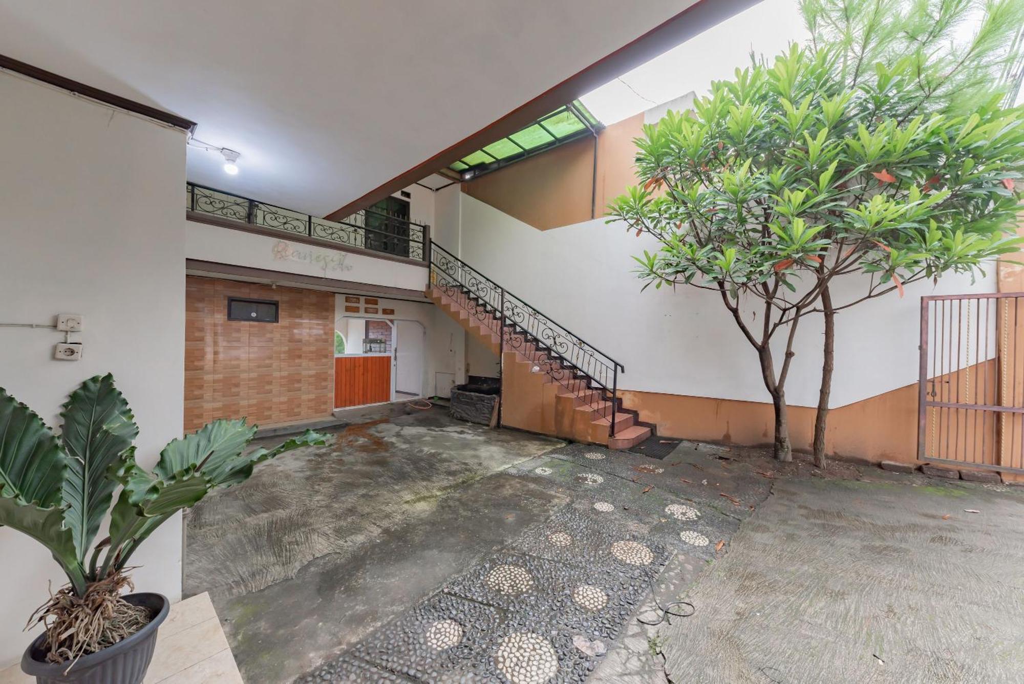 Reddoorz Near Cikole Lembang Hotel Exterior photo